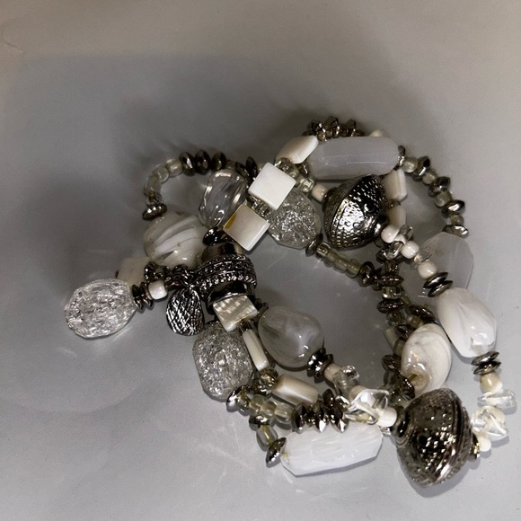 NWOT white and silver layered beaded bracelet - Picture 4 of 4
